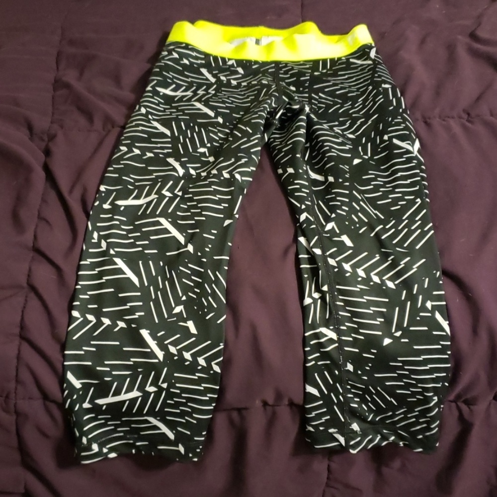 Nike Pro capri workout leggings